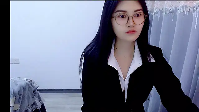 Little-sweet online show from November 6, 2025, 2:12 am