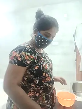 Snapshot of MaaliiiPonuTamil chatting on November 24, 2025, 3:01 pm MaaliiiPonuTamil online show from November 24, 2025, 3:01 pm