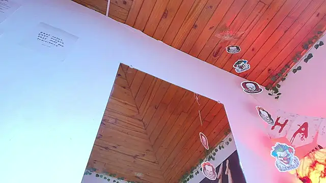 Naia x online show from October 29, 2025, 7:37 pm