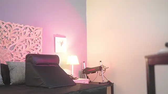 lupeebony online show from September 10, 2025, 7:14 pm