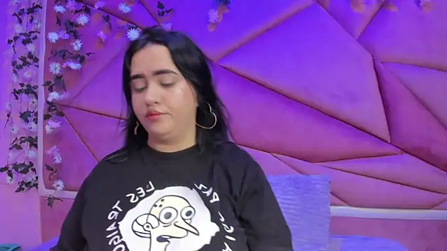 Victoria Rossy online show from December 2, 2025, 7:53 pm