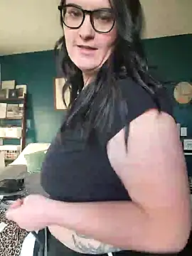 Snapshot of _CumSeeV_ chatting on December 5, 2024, 9:50 pm CumSeeV online show from December 5, 2024, 9:50 pm