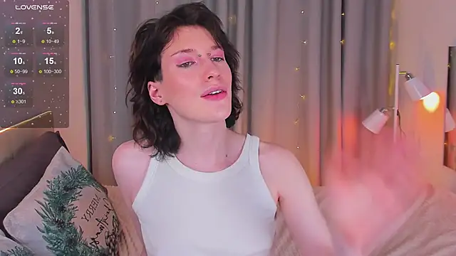 Snapshot of Kolette_Gray chatting on January 15, 2025, 7:34 pm Kolette Gray online show from January 15, 2025, 7:34 pm