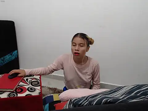 Snapshot of Naomi991 chatting on January 31, 2025, 9:59 pm Naomi991 online show from January 31, 2025, 9:59 pm