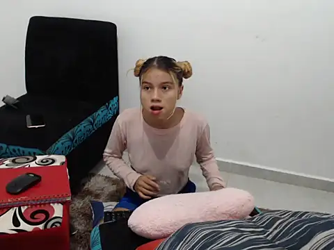 Snapshot of Naomi991 chatting on February 7, 2025, 3:52 pm Naomi991 online show from February 7, 2025, 3:52 pm