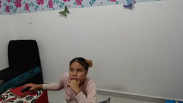 Snapshot of Naomi991 chatting on March 17, 2025, 11:32 pm Naomi991 online show from March 17, 2025, 11:32 pm