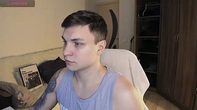 handsome guy01 online show from October 6, 2025, 3:31 pm