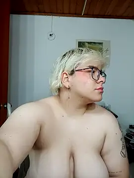 amalia love online show from October 26, 2025, 5:02 am