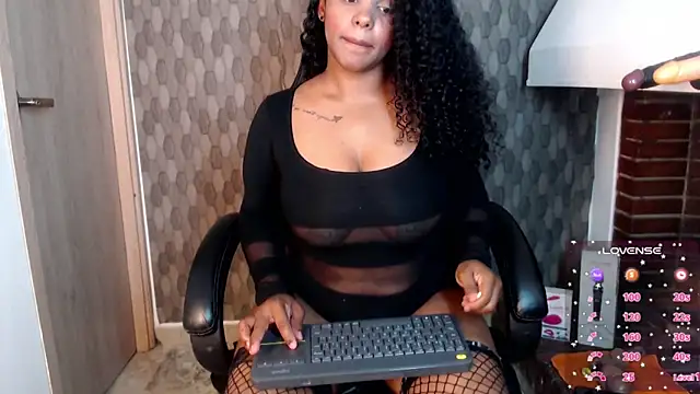 Snapshot of amaya_etthan chatting on December 27, 2024, 8:56 am amaya etthan online show from December 27, 2024, 8:56 am