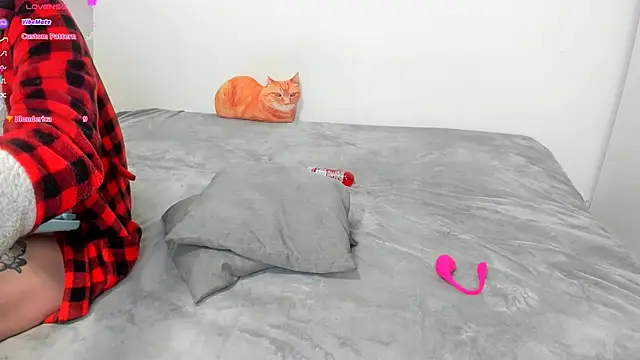 Snapshot of ravenousbiter chatting on February 16, 2025, 3:26 am ravenousbiter online show from February 16, 2025, 3:26 am