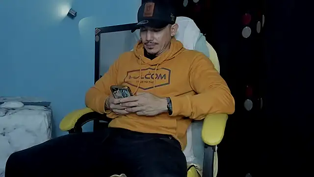 Alex motta online show from October 28, 2025, 4:05 am