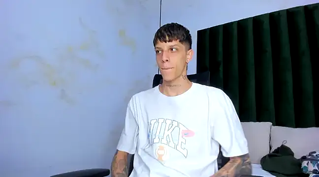 Snapshot of Adam_hard_ chatting on December 3, 2024, 8:50 pm Adam hard  online show from December 3, 2024, 8:50 pm