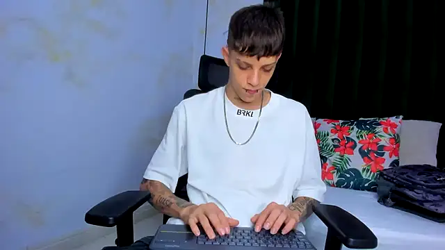 Snapshot of Adam_hard_ chatting on January 17, 2025, 7:49 pm Adam hard  online show from January 17, 2025, 7:49 pm