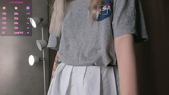 Snapshot of EngelFugler chatting on December 19, 2024, 7:40 pm EngelFugler online show from December 19, 2024, 7:40 pm