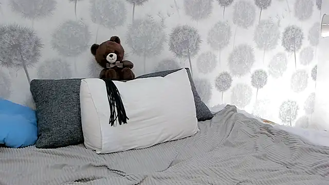 Snapshot of EngelFugler chatting on January 18, 2025, 6:43 pm EngelFugler online show from January 18, 2025, 6:43 pm