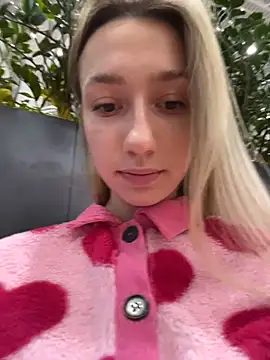 Snapshot of Lia__Love chatting on October 22, 2025, 12:05 pm Lia Love online show from October 22, 2025, 12:05 pm