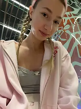 Snapshot of Lia__Love chatting on October 28, 2025, 12:09 pm Lia Love online show from October 28, 2025, 12:09 pm