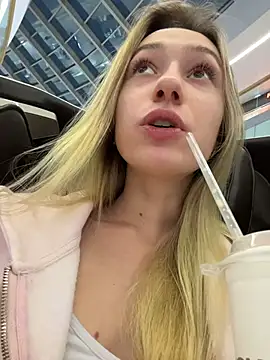 Snapshot of Lia__Love chatting on November 9, 2025, 2:04 pm Lia Love online show from November 9, 2025, 2:04 pm