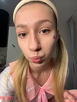 Snapshot of Lia__Love chatting on December 1, 2025, 12:21 pm Lia Love online show from December 1, 2025, 12:21 pm