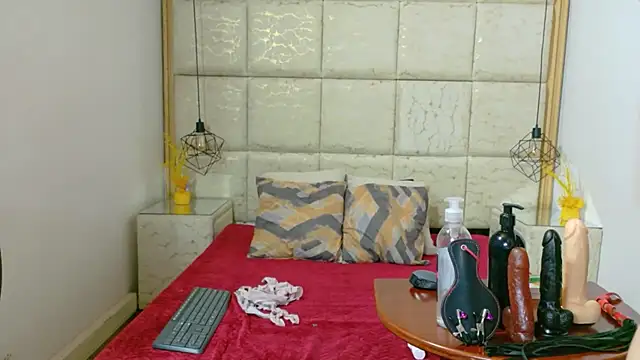 danna flame online show from November 27, 2025, 8:33 pm