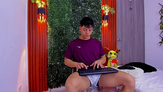 Valentino  X online show from September 20, 2025, 2:07 pm