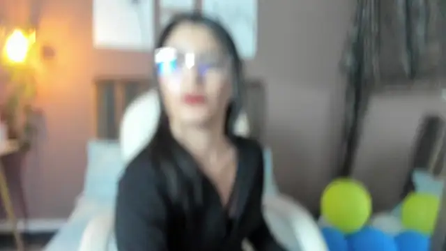 lunaalynch online show from December 18, 2024, 8:03 pm