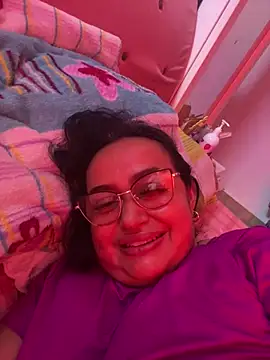Snapshot of GiaNahomi chatting on January 2, 2025, 8:35 pm GiaNahomi online show from January 2, 2025, 8:35 pm