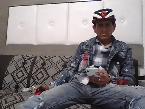 oiram27 online show from November 6, 2025, 4:08 pm