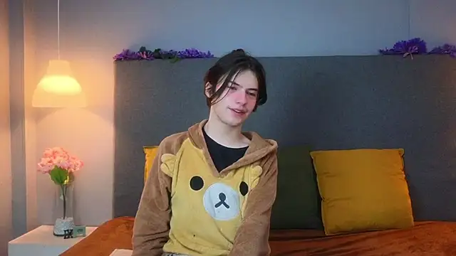 Snapshot of Angel_shiny chatting on January 12, 2025, 4:00 am Angel shiny online show from January 12, 2025, 4:00 am