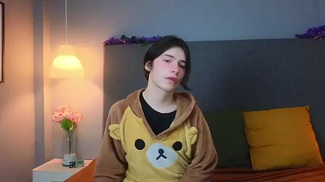 Snapshot of Angel_shiny chatting on January 12, 2025, 12:44 pm Angel shiny online show from January 12, 2025, 12:44 pm