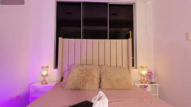 Aliison Smith online show from November 8, 2025, 4:34 am