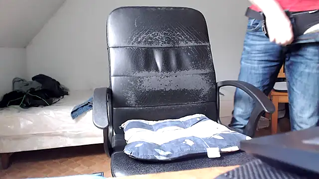 Snapshot of SteveStiffbone chatting on February 16, 2025, 2:54 pm SteveStiffbone online show from February 16, 2025, 2:54 pm