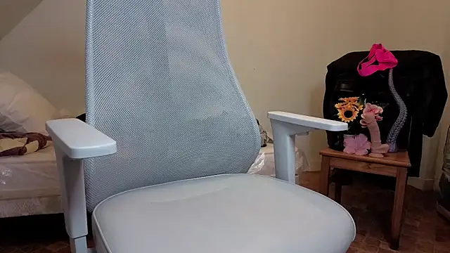 Snapshot of SteveStiffbone chatting on October 28, 2025, 6:10 pm SteveStiffbone online show from October 28, 2025, 6:10 pm