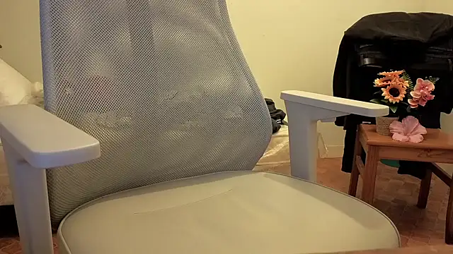 Snapshot of SteveStiffbone chatting on October 29, 2025, 5:25 pm SteveStiffbone online show from October 29, 2025, 5:25 pm