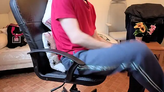 Snapshot of SteveStiffbone chatting on November 15, 2025, 2:46 pm SteveStiffbone online show from November 15, 2025, 2:46 pm