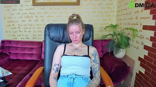 Snapshot of alexa_glory chatting on September 17, 2025, 1:46 pm alexa glory online show from September 17, 2025, 1:46 pm