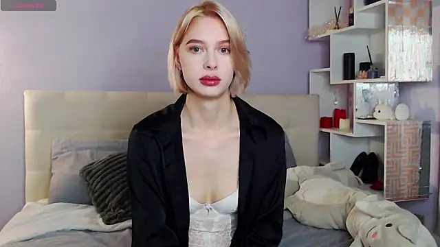 White Lioness online show from November 1, 2025, 5:37 pm