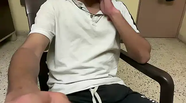 Snapshot of rahul_4u chatting on March 17, 2025, 6:00 pm rahul 4u online show from March 17, 2025, 6:00 pm