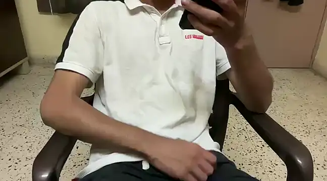 Snapshot of rahul_4u chatting on March 19, 2025, 3:51 pm rahul 4u online show from March 19, 2025, 3:51 pm