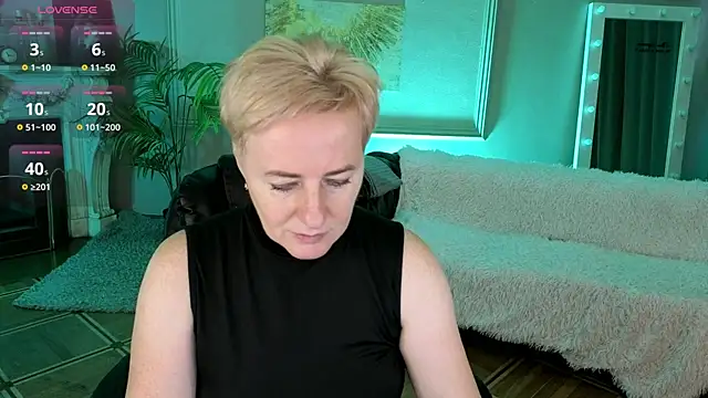 Nika Smit online show from November 21, 2025, 8:57 am