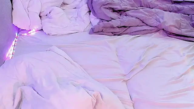 Snapshot of Emy_Kamy chatting on March 7, 2025, 12:34 pm Emy Kamy online show from March 7, 2025, 12:34 pm