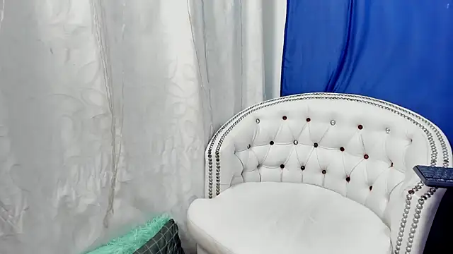 Analia18  online show from January 17, 2025, 3:00 pm