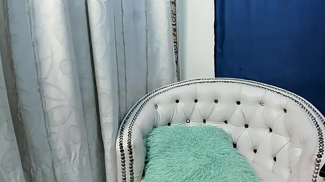 Analia18  online show from February 23, 2025, 12:37 pm