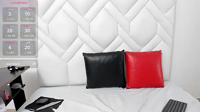 Analia18  online show from September 13, 2025, 1:55 pm