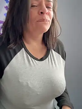 NATHALIA-28  online show from November 2, 2025, 1:35 pm