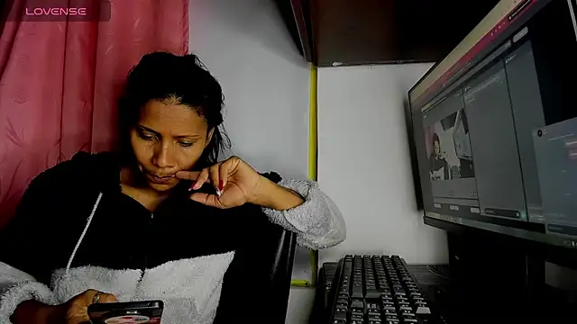 Snapshot of Nenita_Hot_ chatting on September 8, 2025, 8:52 pm Nenita Hot online show from September 8, 2025, 8:52 pm