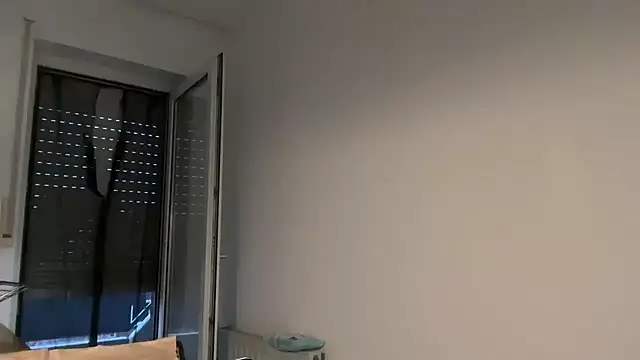 Snapshot of EmilyWi_ chatting on October 13, 2025, 4:51 pm EmilyWi online show from October 13, 2025, 4:51 pm