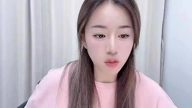 chloe-01 online show from December 2, 2024, 12:18 pm