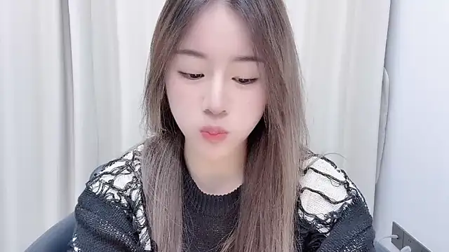 chloe-01 online show from December 7, 2024, 12:24 pm