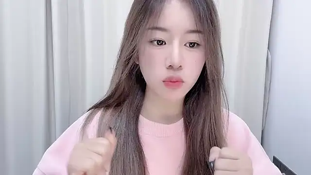 Snapshot of chloe-01 chatting on December 9, 2024, 12:19 pm chloe-01 online show from December 9, 2024, 12:19 pm